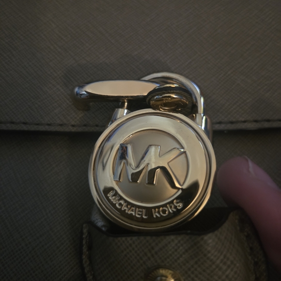 Michael Kors Canberra Elegant Gray Crossbody Bag - Picture 3 of 5